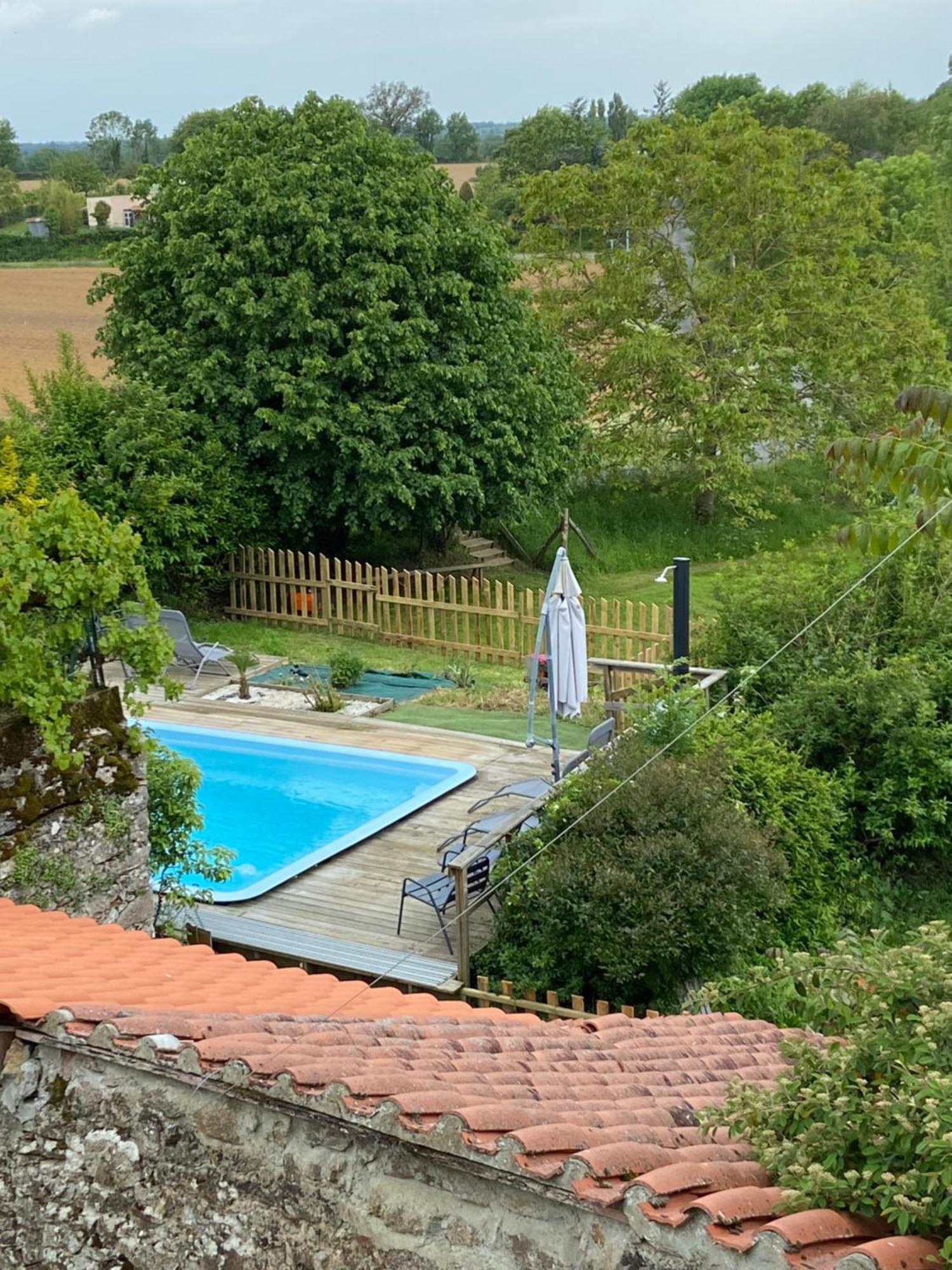 Le Petit Moulin Hotel Pouzauges Exterior foto