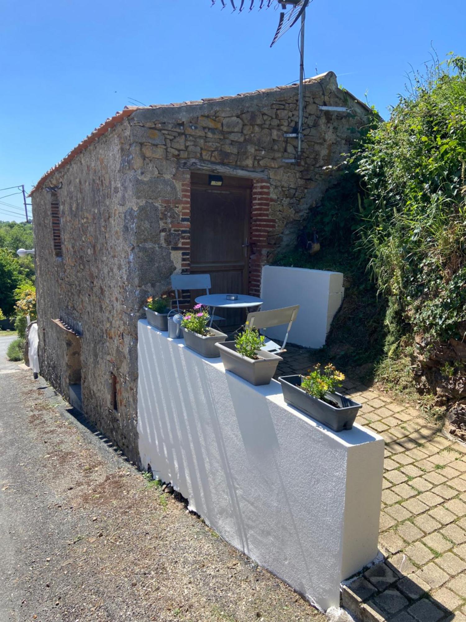 Le Petit Moulin Hotel Pouzauges Exterior foto